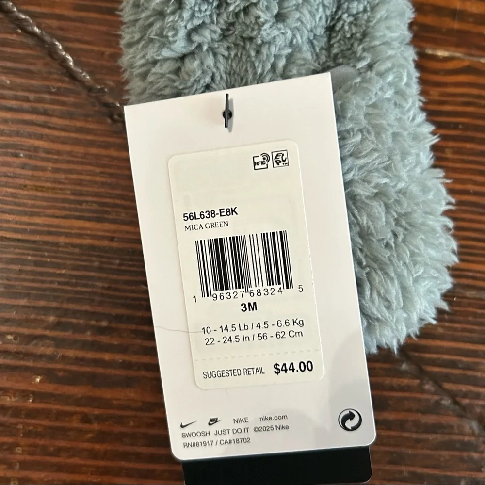 Nike / Hooded Sherpa Coveralls in sage green size 3 months